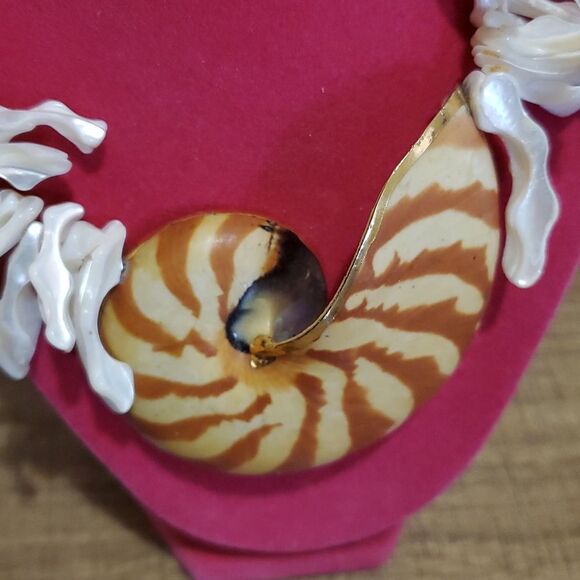Vintage Huge Nautlius Pearly Shell Strain Statement Necklace Trim In Gold - Picture 2 of 11